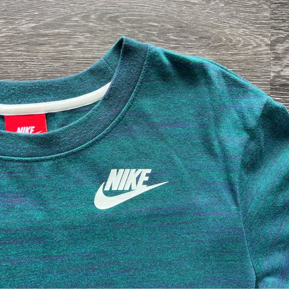 Nike Women’s Sportswear Lightweight Sweatshirt